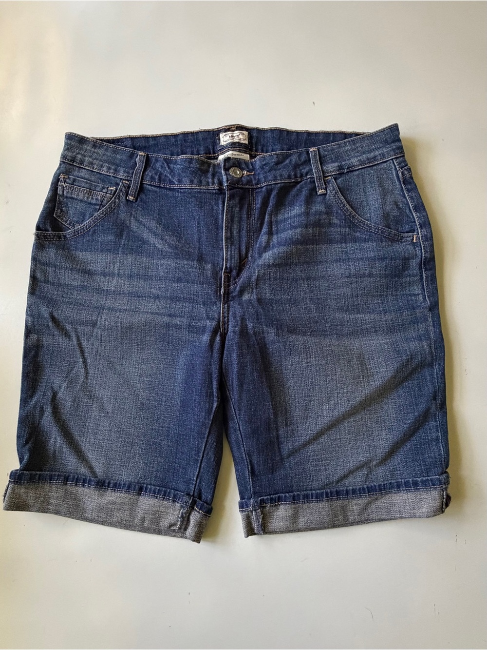 Levis 515 Jean Shorts Women’s Size 14 Denim Med Wash Cuffed Bermuda